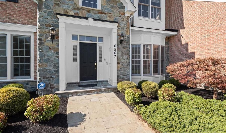 16907 HARBOUR TOWN Dr, Ashton, MD 20861 - 4 Beds, 6 Bath