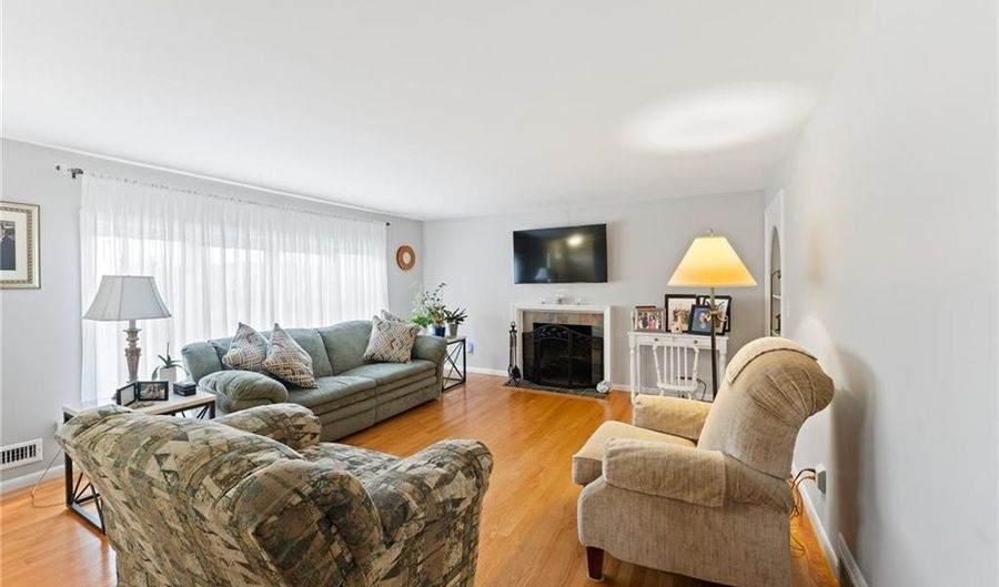 16 Fern Dr, East Providence, RI 02916 - 3 Beds, 2 Bath