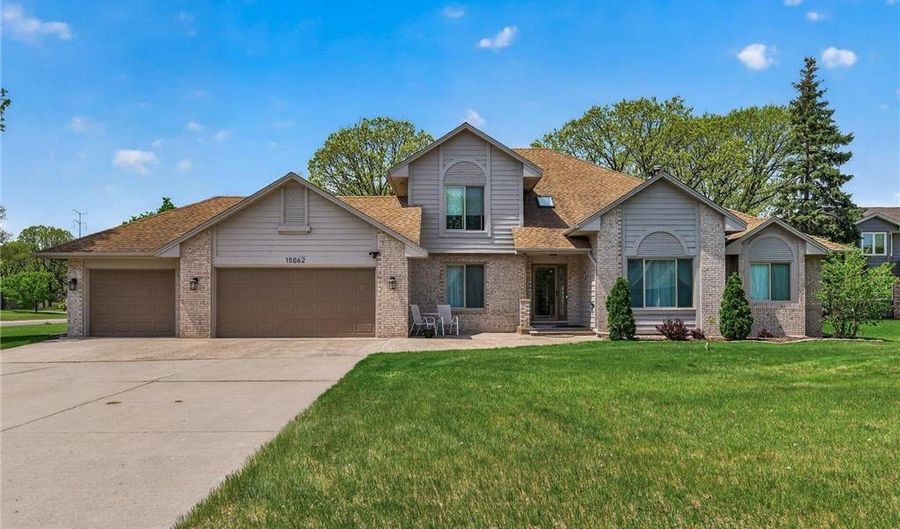 15062 Crane St NW, Andover, MN 55304 - 5 Beds, 4 Bath