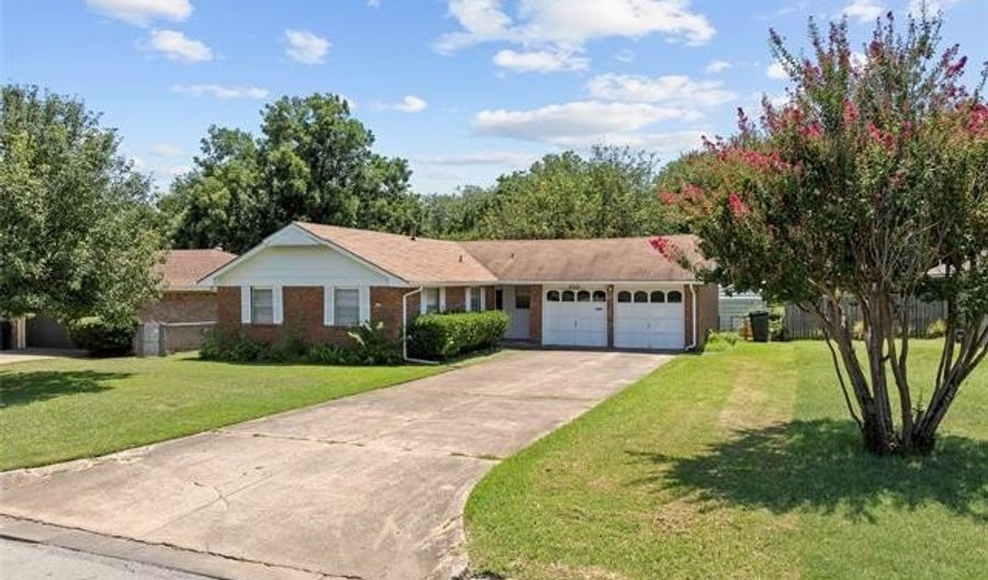 800 Cottonwood, Ardmore, OK 73401 - 3 Beds, 2 Bath