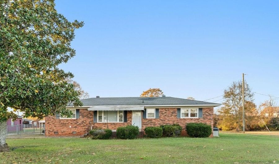 5185 Bible Church Rd, Boiling Springs, SC 29316 - 3 Beds, 2 Bath