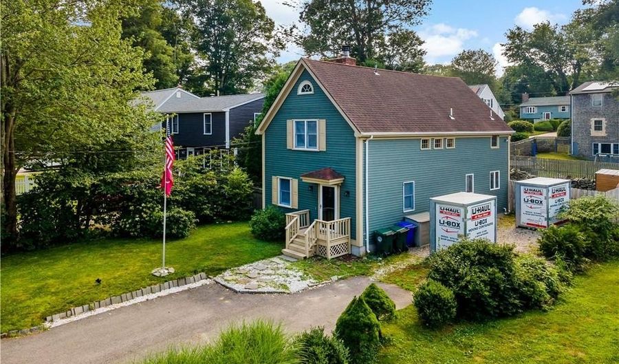 33 Wapping Dr, Bristol, RI 02809 - 3 Beds, 2 Bath
