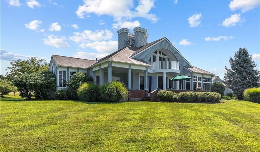 33 Courageous Cir, Bristol, RI 02809 - 3 Beds, 3 Bath