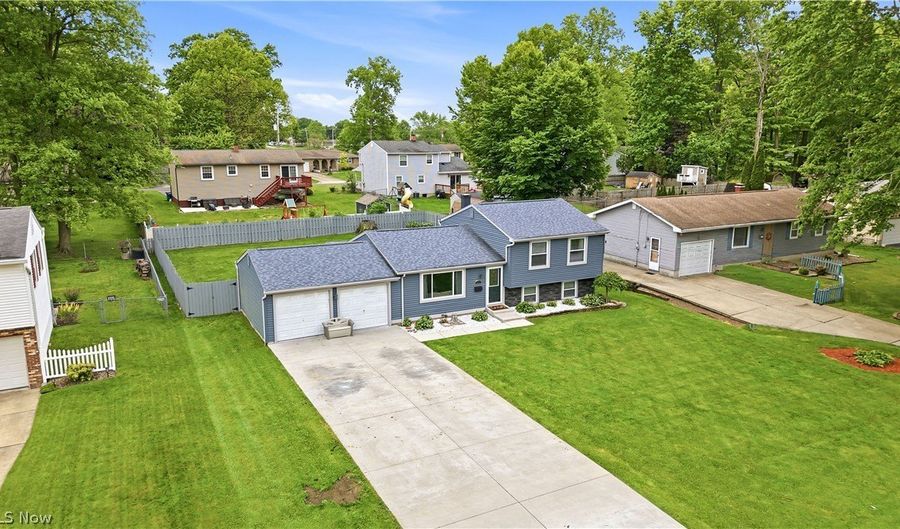 2219 Woodland Trace St, Austintown, OH 44515 - 3 Beds, 2 Bath