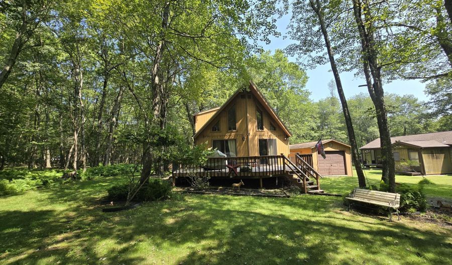 8 Running Bear Ln, Albrightsville, PA 18210 - 3 Beds, 2 Bath