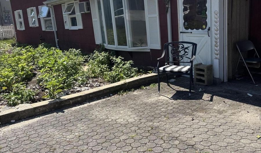 242 Evergreen Dr, Bayville, NJ 08721 - 3 Beds, 2 Bath