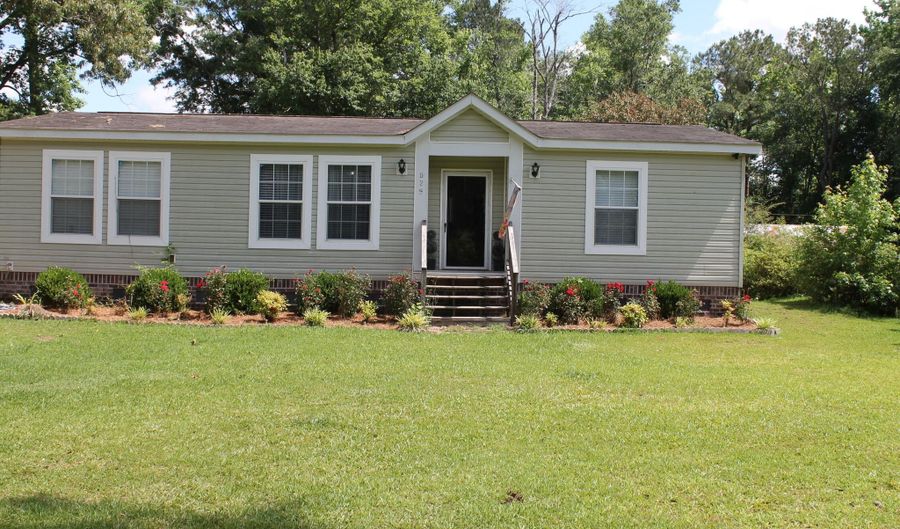 525 Old Wilmington Rd, Whiteville, NC 28472 - 3 Beds, 2 Bath