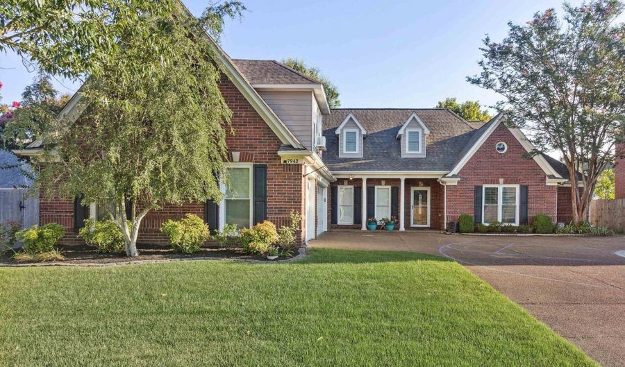 7942 CALE Fls, Bartlett, TN 38002 - 5 Beds, 4 Bath