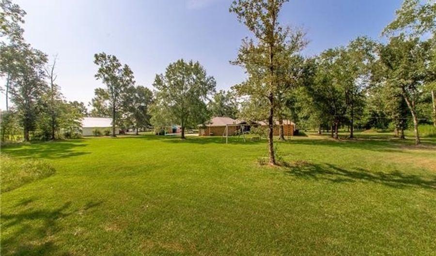 29645 J WILSON Rd, Albany, LA 70711 - 7 Beds, 4 Bath
