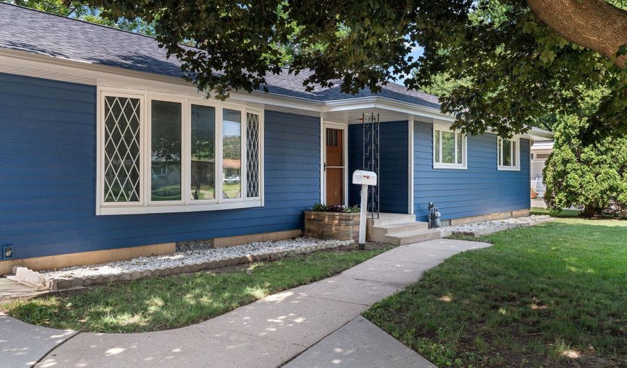 105 21st St NW, Austin, MN 55912 - 3 Beds, 3 Bath