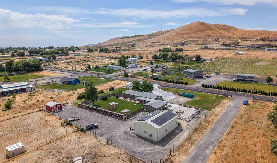 17004 Ruppert Rd, Benton City, WA 99320 - 4 Beds, 2 Bath
