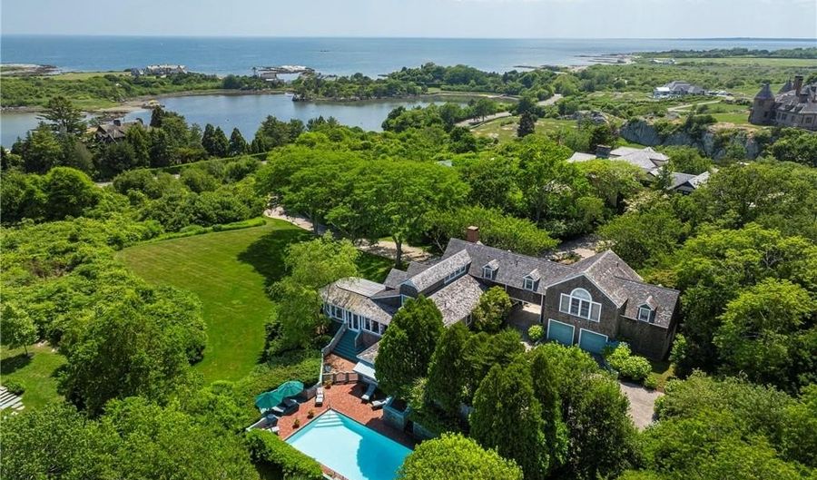 315 Ocean Ave, Newport, RI 02840 - 4 Beds, 5 Bath