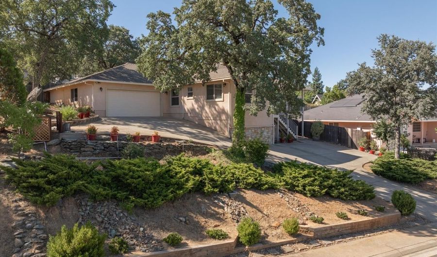 431 Live Oak Dr, Angels Camp, CA 95222 - 4 Beds, 2 Bath