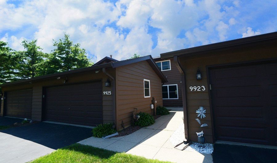 9925 Amanda Ln, Algonquin, IL 60102 - 3 Beds, 2 Bath