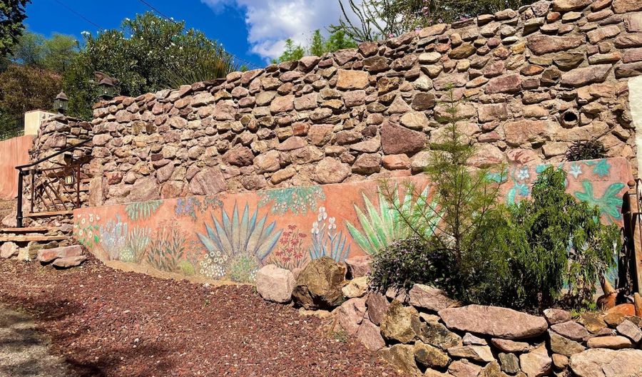 11 SPRING Cyn, Bisbee, AZ 85603 - 3 Beds, 2 Bath