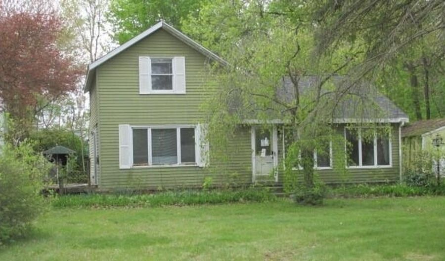 207 Cherry St, Allegan, MI 49010 - 3 Beds, 2 Bath
