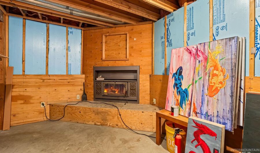 934 N Iris, Boise, ID 83704 - 3 Beds, 2 Bath