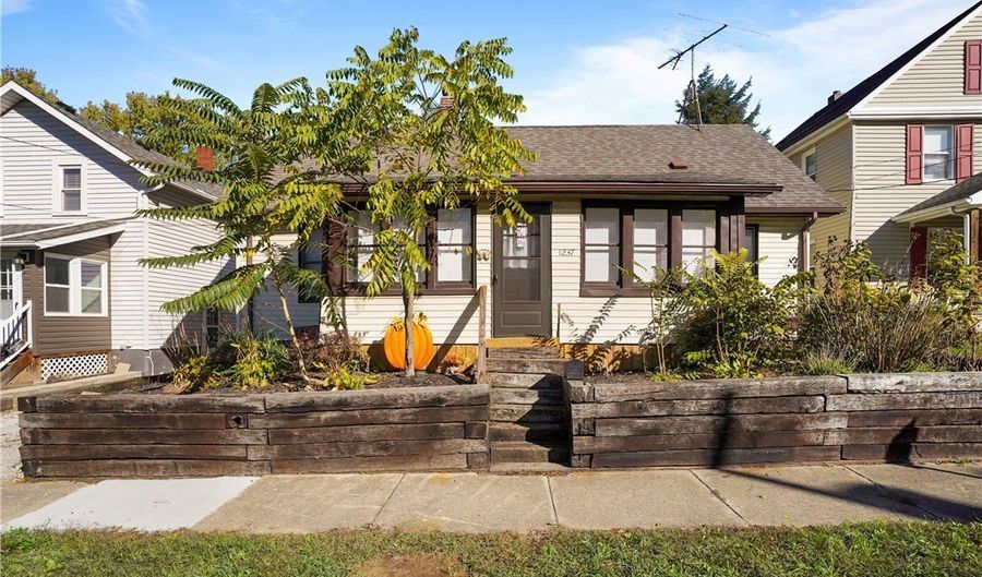 1237 Mcintosh Ave, Akron, OH 44314 - 2 Beds, 1 Bath