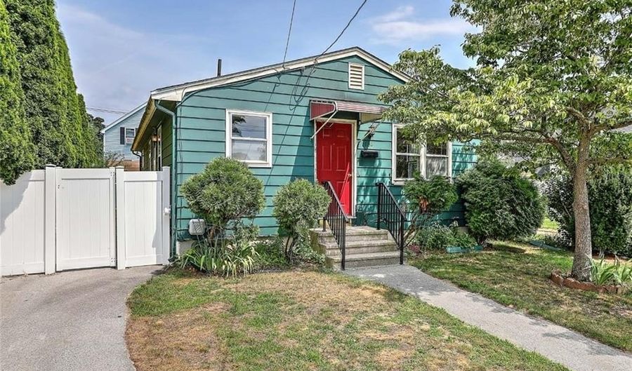 104 Stanton Ave, East Providence, RI 02915 - 3 Beds, 1 Bath