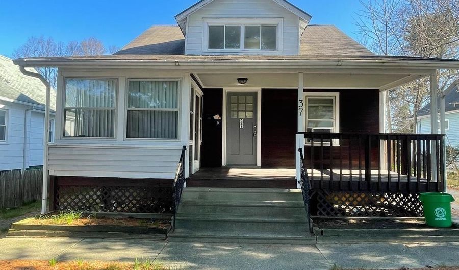 37 E GLOUCESTER Pike 1, Barrington, NJ 08007 - 4 Beds, 2 Bath