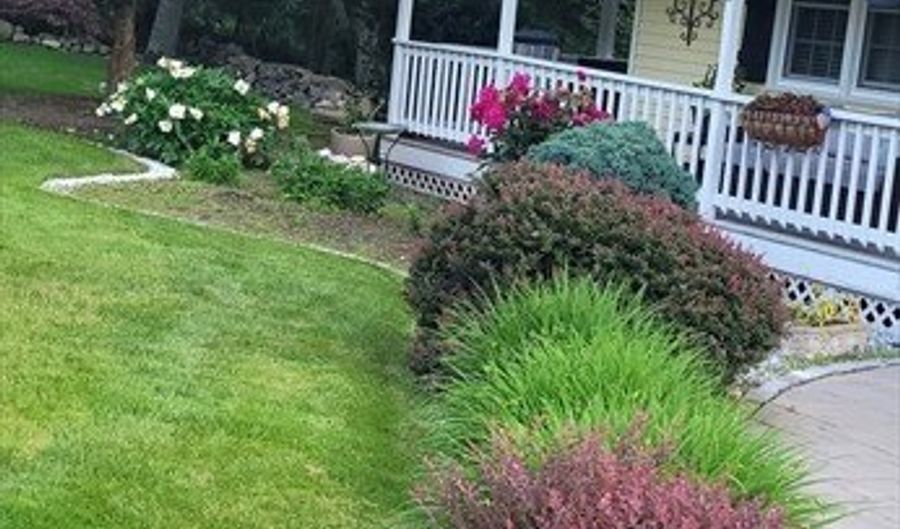 23 Elmwood Dr, Berkley, MA 02779 - 3 Beds, 2 Bath