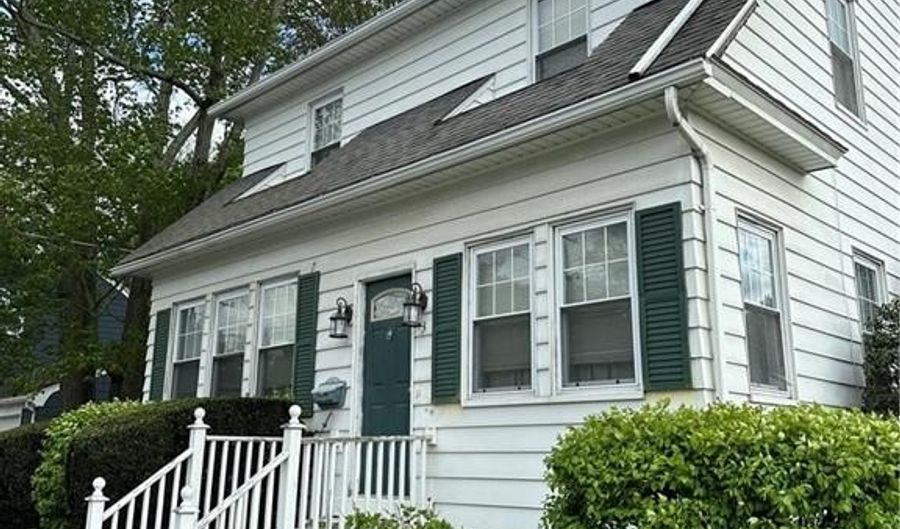 53 Wampanoag Trl, East Providence, RI 02915 - 3 Beds, 2 Bath