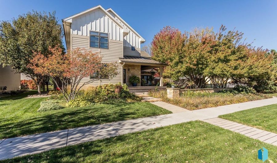 505 N Pasque Flower Trl, Brandon, SD 57005 - 5 Beds, 5 Bath