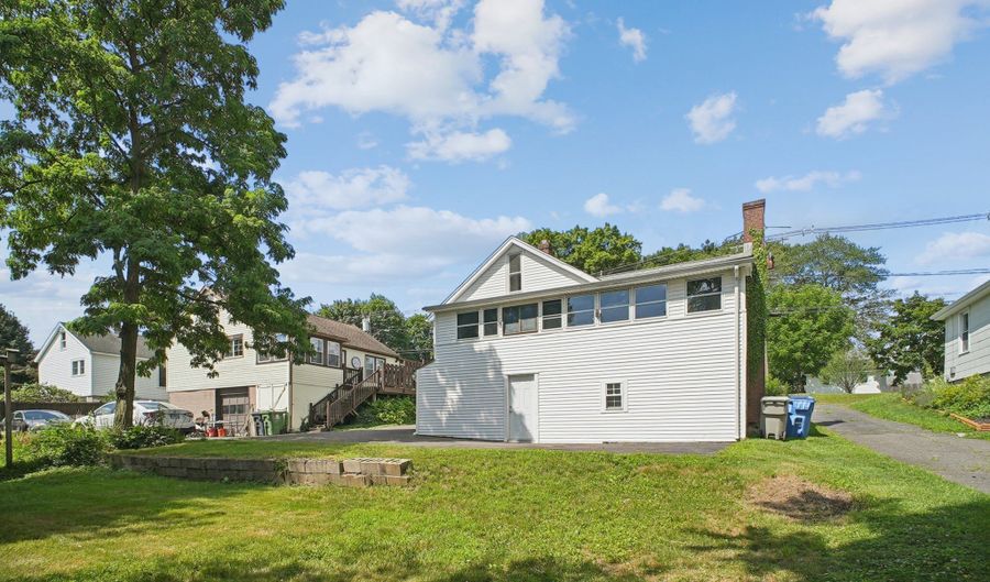 17 Overlook Ave, Bristol, CT 06010 - 2 Beds, 1 Bath
