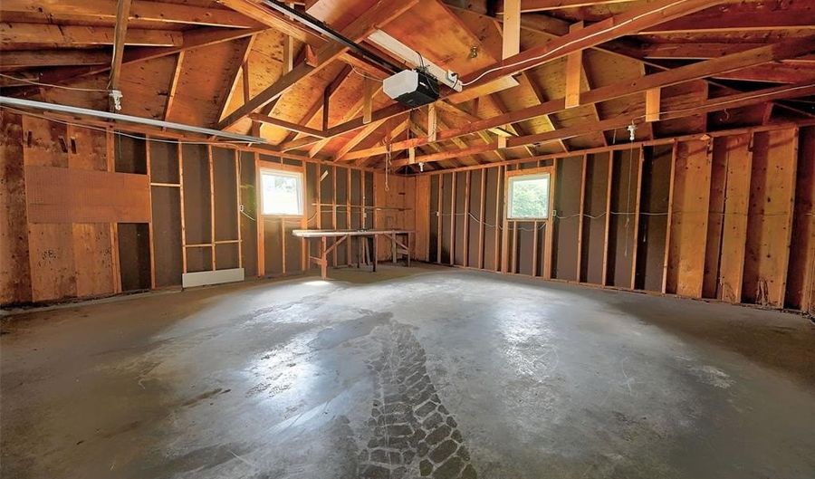 100 N McNamara Dr, Anamosa, IA 52205 - 4 Beds, 2 Bath