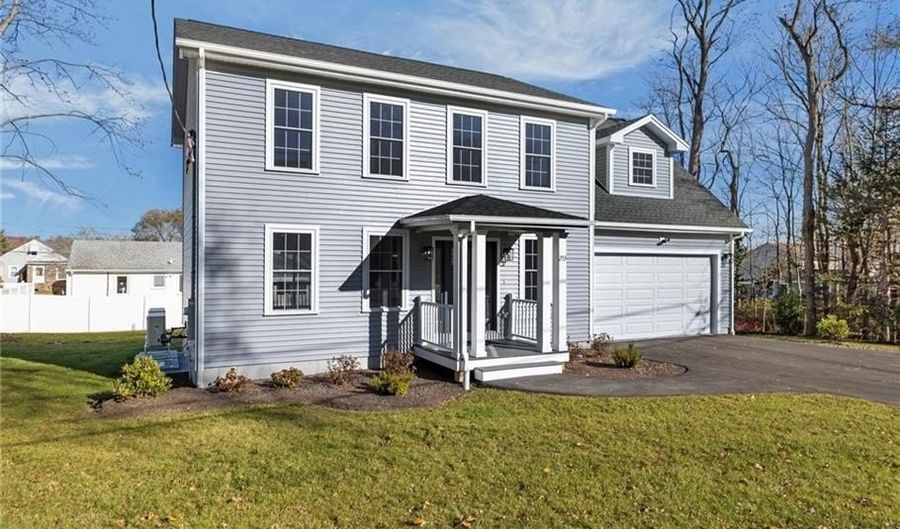 253 Central St, Lincoln, RI 02865 - 4 Beds, 2 Bath