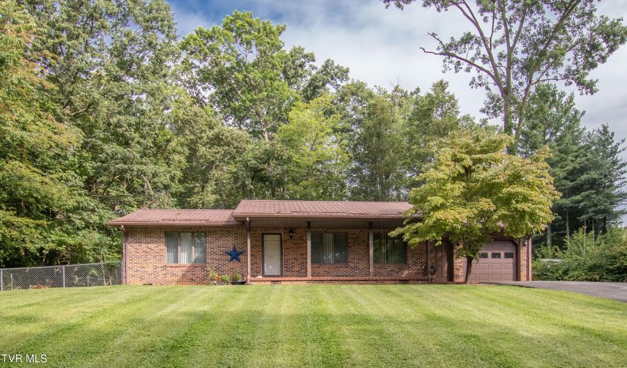 17183 Dogwood Dr, Abingdon, VA 24210 - 2 Beds, 3 Bath