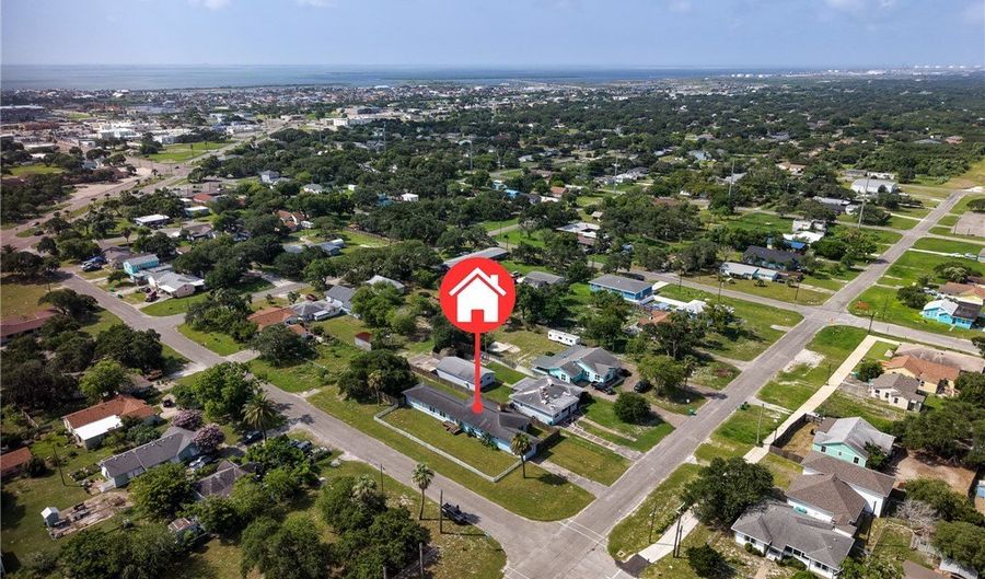651 W Wilson Ave, Aransas Pass, TX 78336 - 3 Beds, 3 Bath