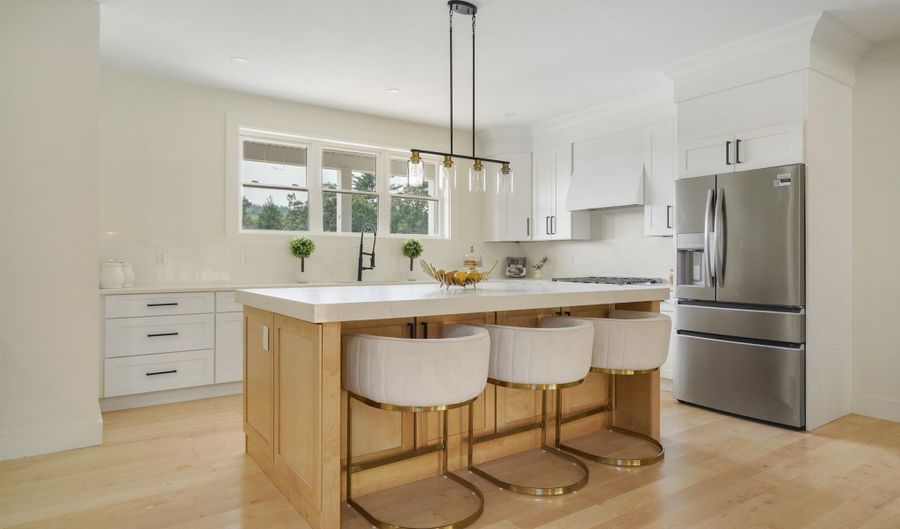 55 Indian Rock Rd, Bedford, NH 03110 - 4 Beds, 4 Bath