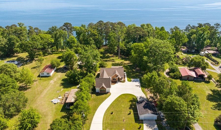 2167 Calhoun Dr, Abbeville, AL 36310 - 3 Beds, 2 Bath