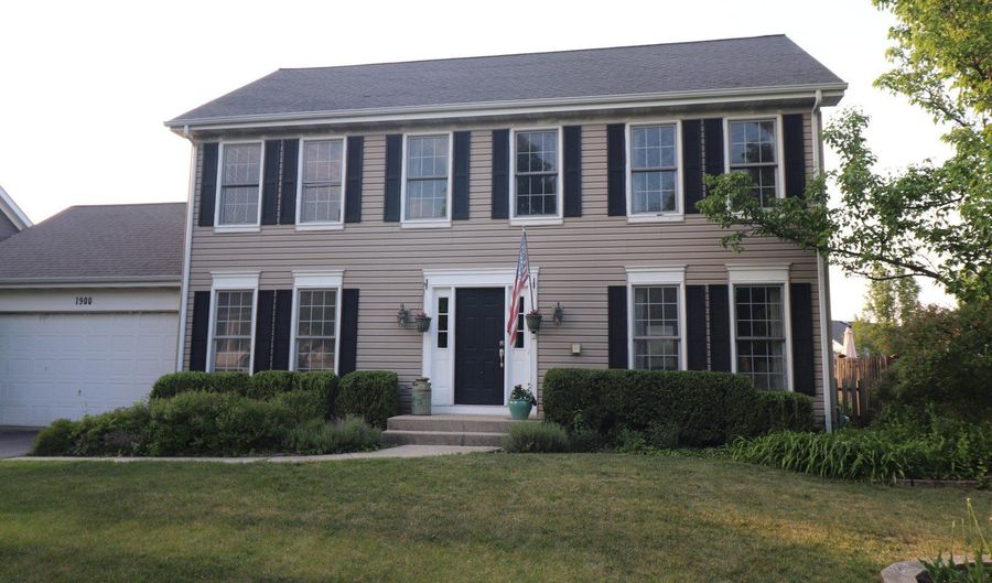 1900 Waverly Ln, Algonquin, IL 60102 - 4 Beds, 3 Bath
