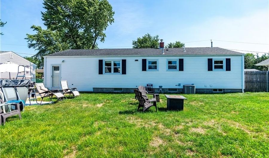 43 Deerfield Dr, Warwick, RI 02886 - 3 Beds, 2 Bath