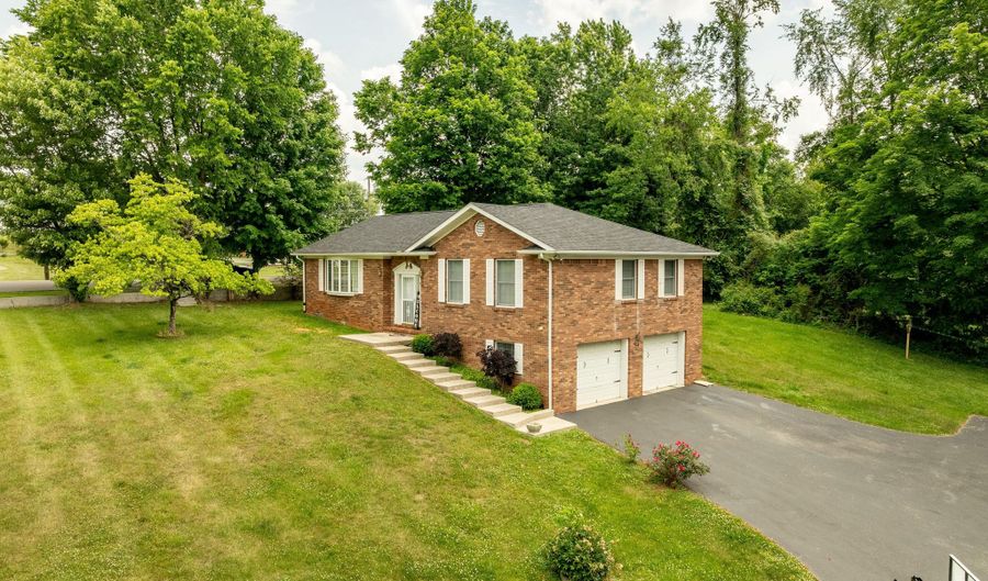 315 Lovelace St, Albany, KY 42602 - 3 Beds, 2 Bath