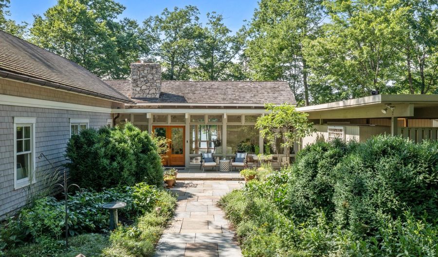 917 ARBUTUS Rd, Annapolis, MD 21403 - 5 Beds, 4 Bath