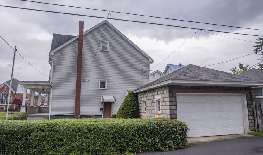 892 30th St, Altoona, PA 16601 - 3 Beds, 1 Bath