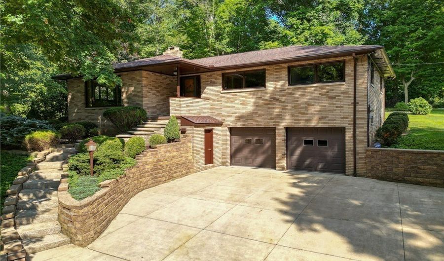 1341 Valley Dr, Akron, OH 44312 - 3 Beds, 2 Bath