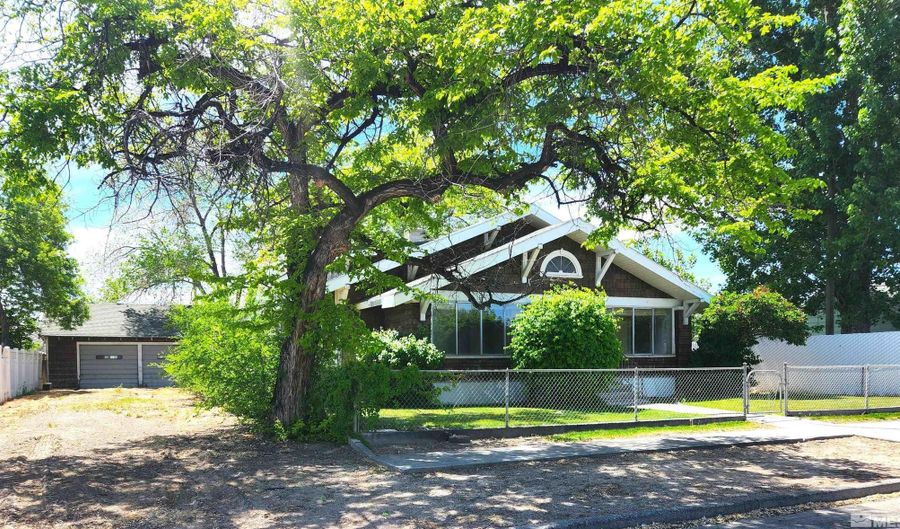 54 W 4th St, Battle Mountain, NV 89820 - 3 Beds, 2 Bath