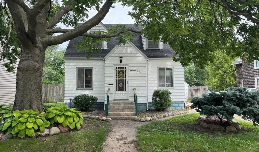 1404 9th Ave NW, Austin, MN 55912 - 3 Beds, 2 Bath