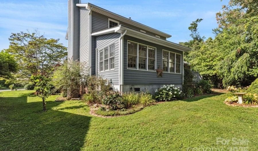 2 Westminster Dr, Asheville, NC 28804 - 3 Beds, 3 Bath