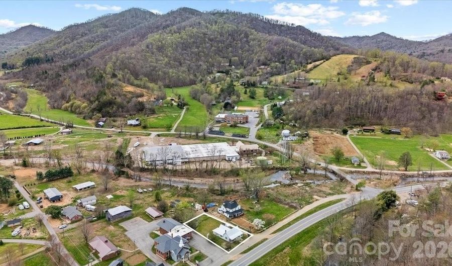 1623 Barnardsville Hwy, Barnardsville, NC 28709 - 2 Beds, 2 Bath