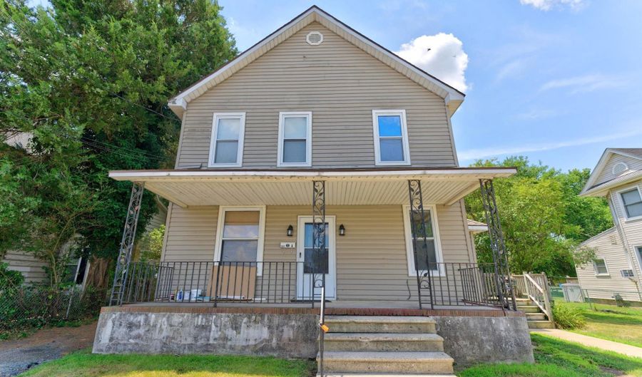 102 DELAWARE Ave, Delmar, DE 19940 - 6 Beds, 2 Bath