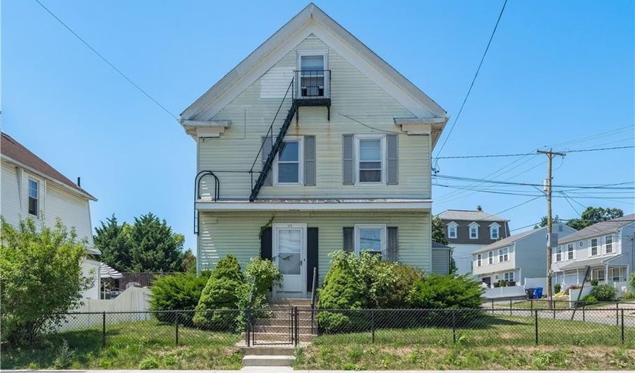 171 Lyon Ave, East Providence, RI 02914 - 5 Beds, 3 Bath