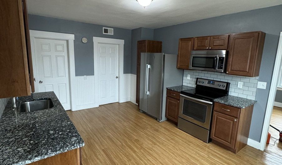 11 Columbia St 2nd Floor, Ansonia, CT 06401 - 2 Beds, 1 Bath