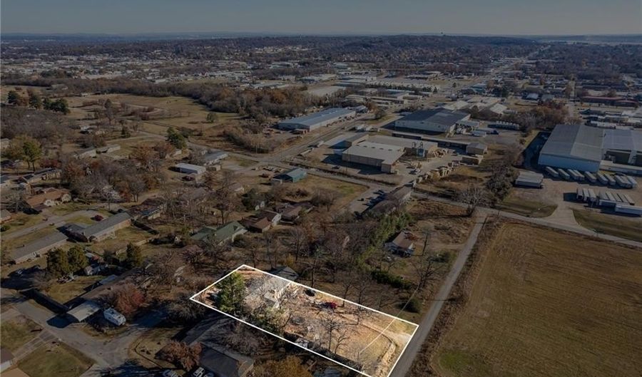 111 Oak St, Arkoma, OK 74901 - 4 Beds, 3 Bath