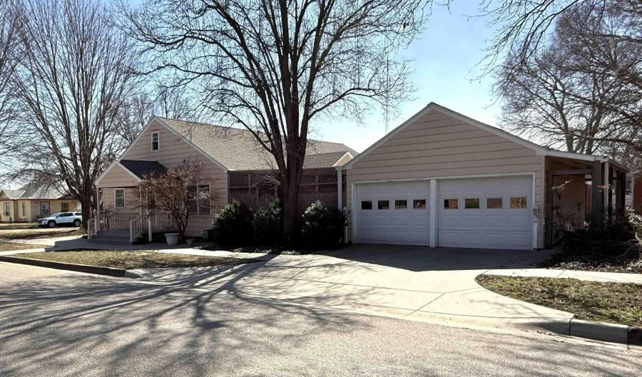 624 N Springfield, Anthony, KS 67003 - 4 Beds, 3 Bath