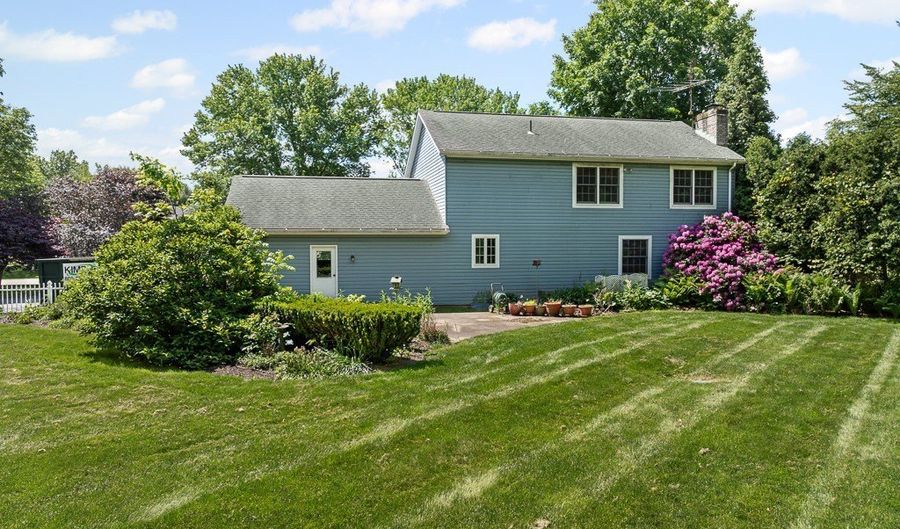 12935 Robinwood St NE, Alliance, OH 44601 - 4 Beds, 3 Bath
